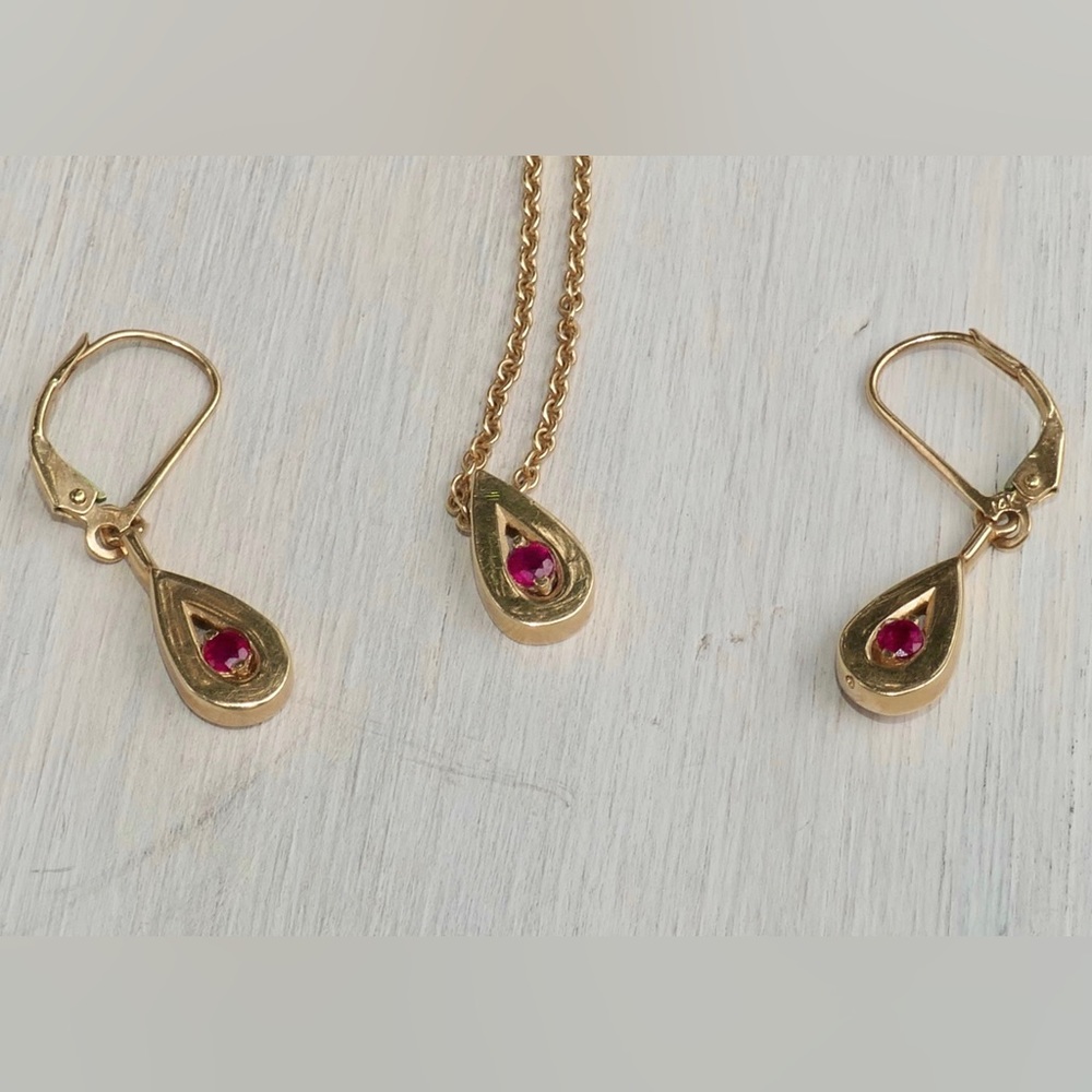 Gold and Ruby set of Pendant Necklace and Earrings